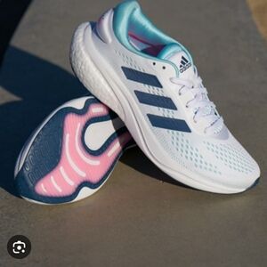 Adidas Supernova 2 women's running shoes in the White Bliss Blue colorway Sz 7.5